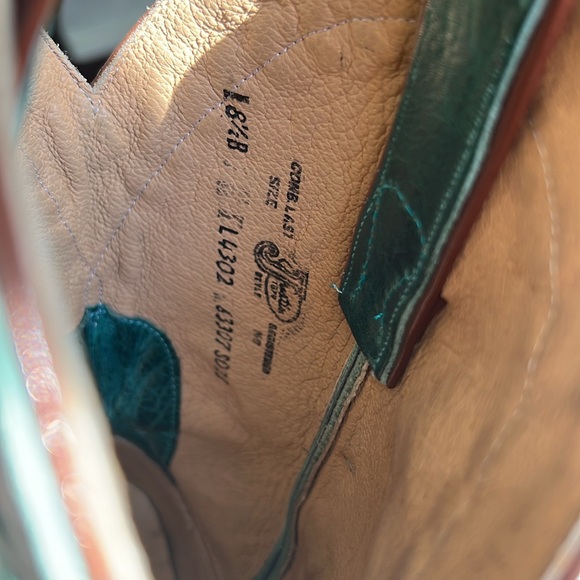 Justin cowboy boots - Picture 12 of 12